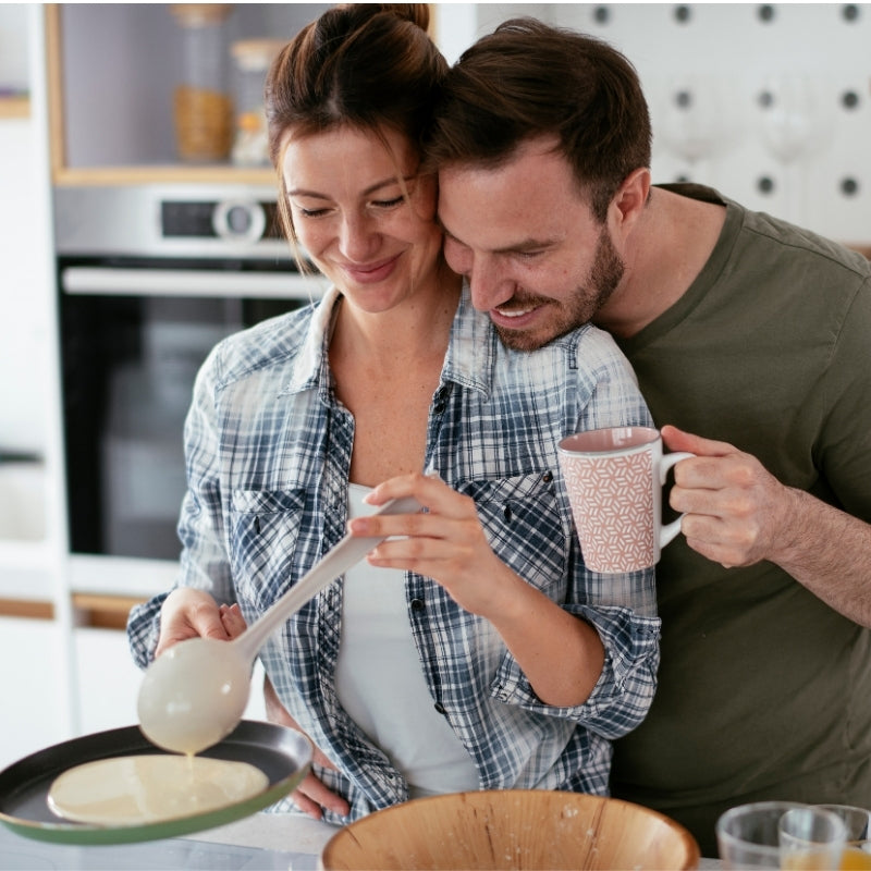 Voici notre recette facile de crêpes que vous pouvez cuisiner en couple.