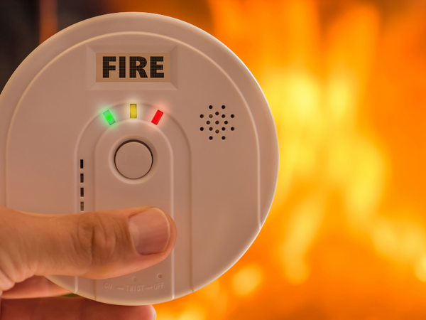 how do smoke alarms help you stay safe