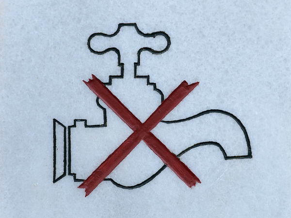 cross on water faucet icon