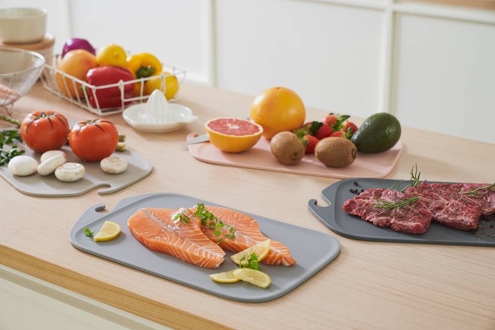 Modori TPU cutting board is scratch-resistant and has low maintenance. It has an anti-slippery surface preventing food from clicking. | BPA Free, Eco-Friendly | SGS Safety, Quality Approved, Made in Korea | Easy to wash and clean - just pour boiled water and dry | Less knife marks, flexible, great abrasion and durability. Modori cookware collection features functional designs and minimalist colours that will fit in any kitchen. Modori is the key to designing your dream kitchen.