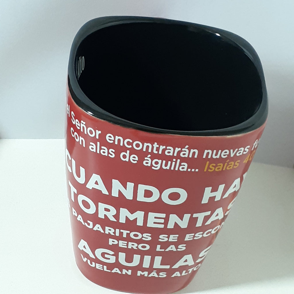 taza cuando hay tormenta pajaritos se esconden pero las aguilas vuelan