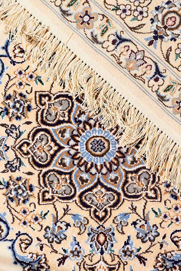 ペルシャ絨毯　ナイン　約155cm x 255cm