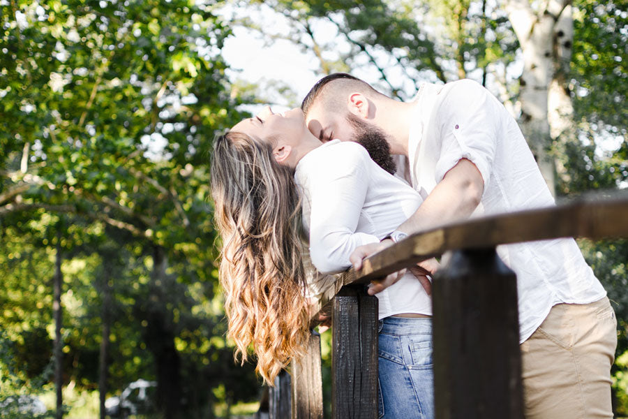 man kissing woman, public sex in park story