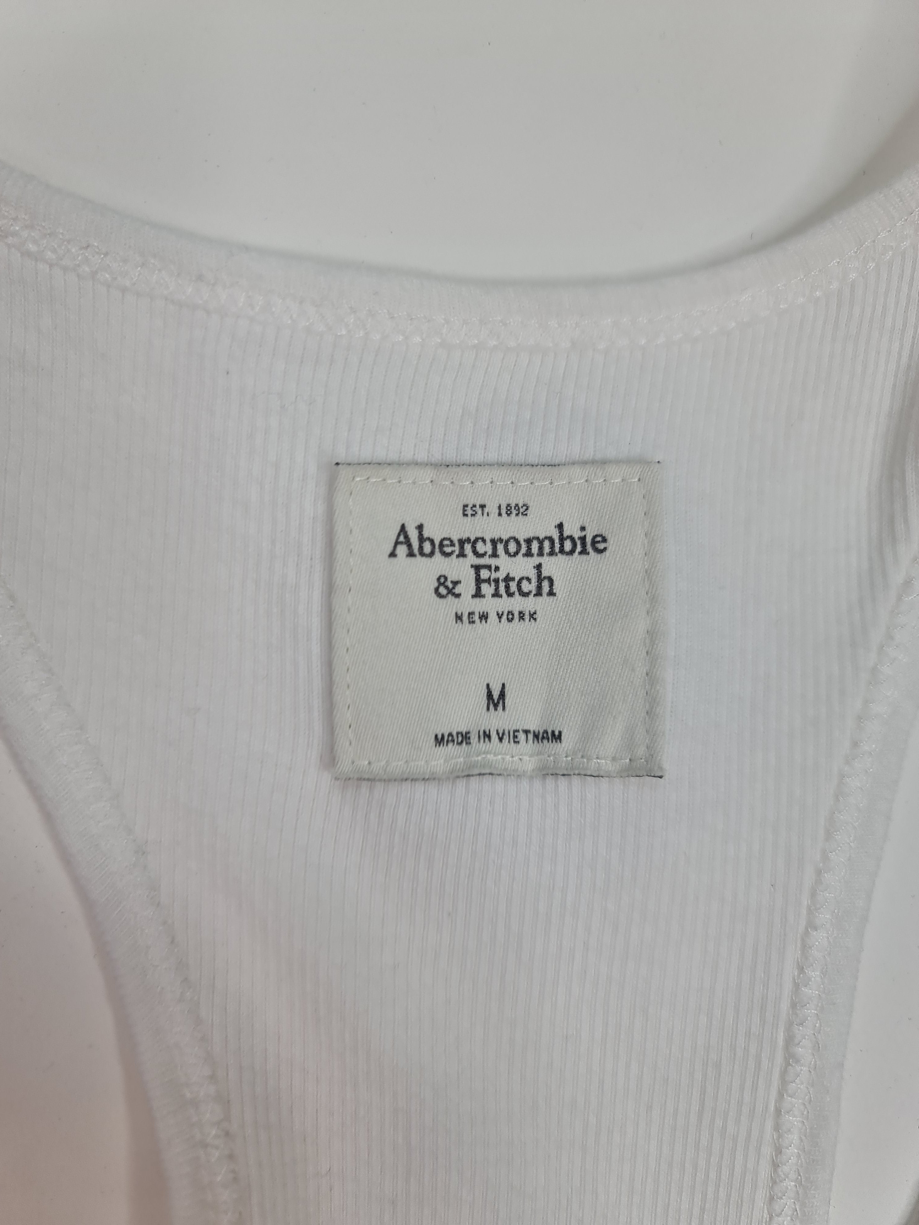 T-Shirt marca Abercrombie & Fitch - (Talla: M) Blanca – Ropa Americana  Primera