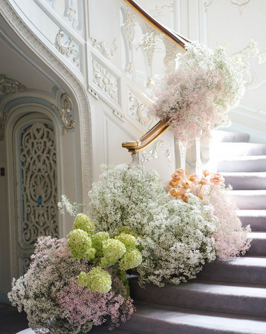 Clouds-of-flowers-on-a-bannister