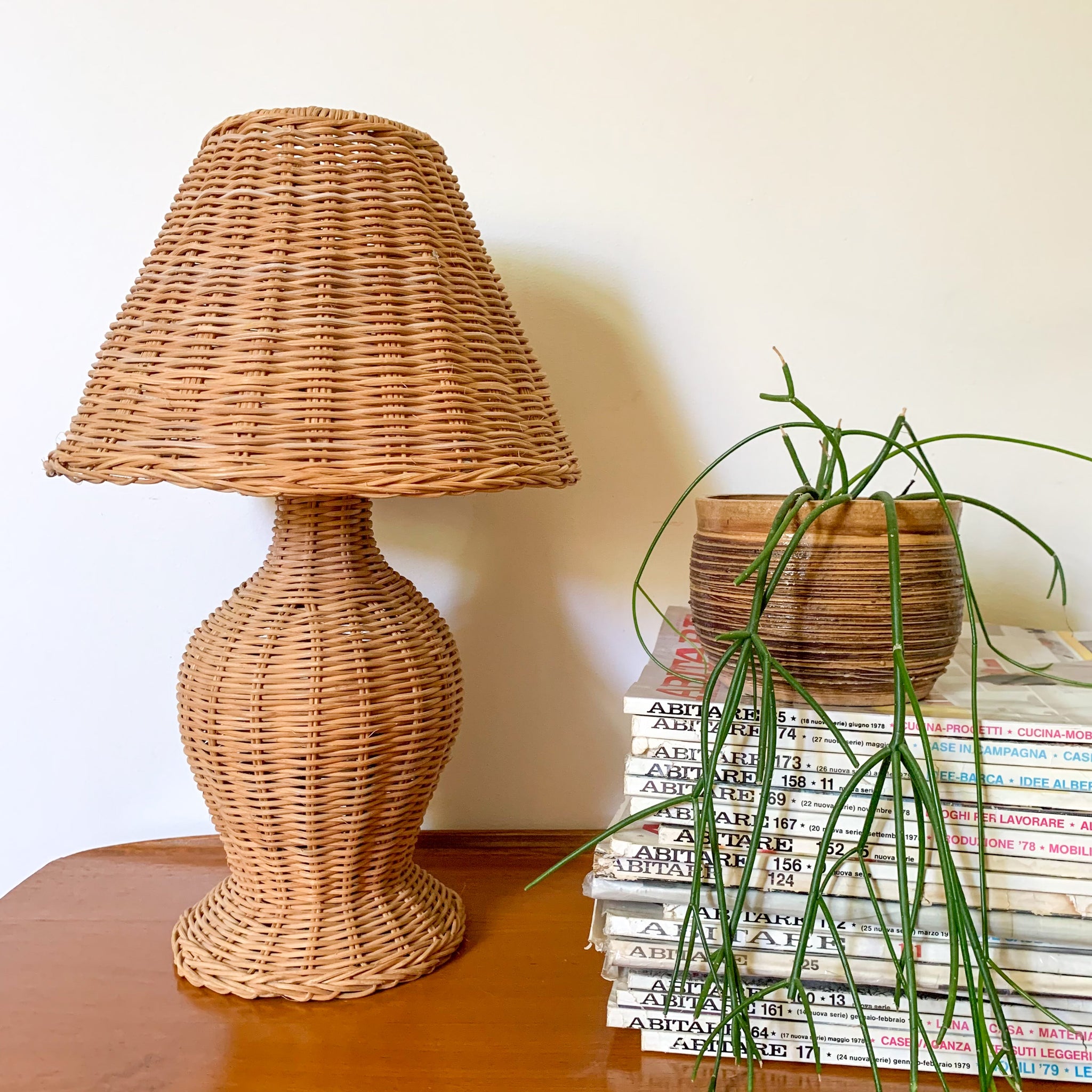 table lamp with wicker shade