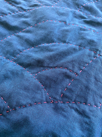 Maria Fisher/Delightfully Quilted's up close look at the top quilting of the blue indigo bed quilt
