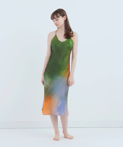 Foo Tokyoのウォーターカラーシルクドレス ミスティレイクの着画