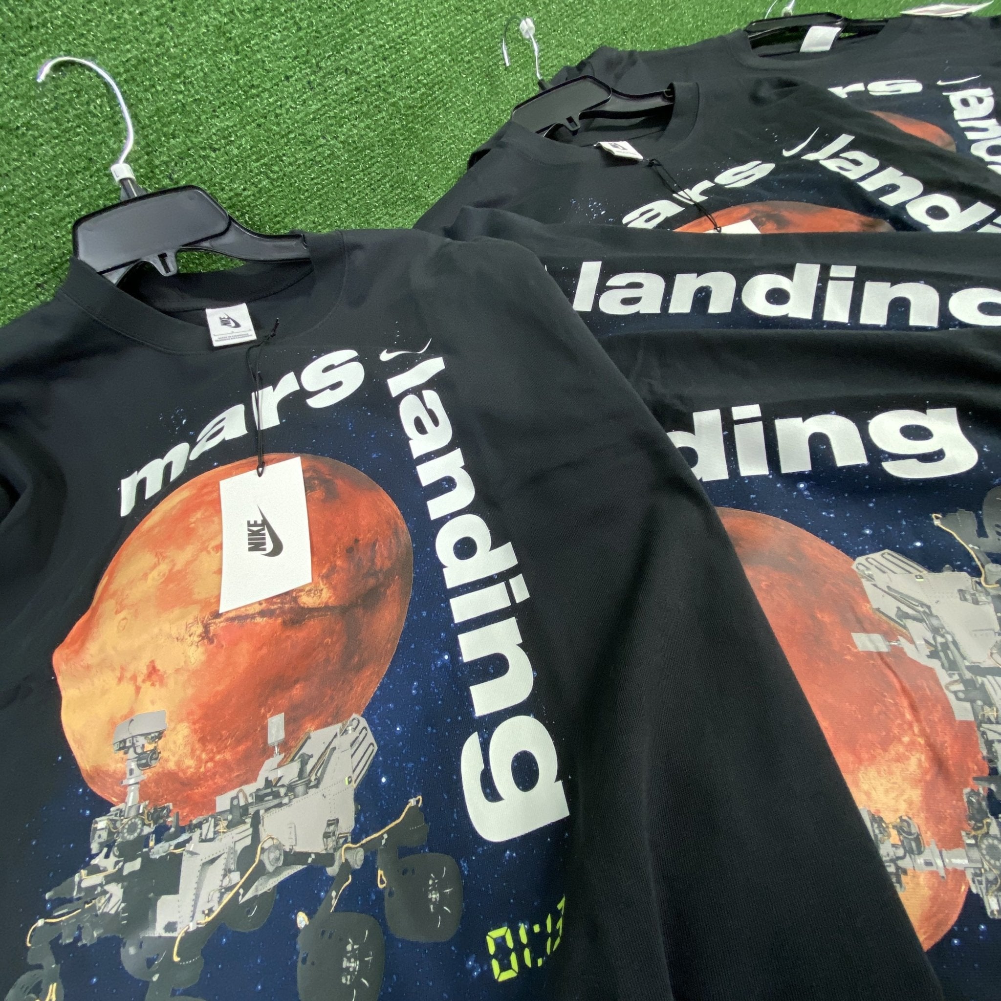 nike mars landing tee