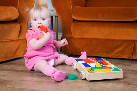At what age a baby should be able to build blocks? | GIGI Bloks