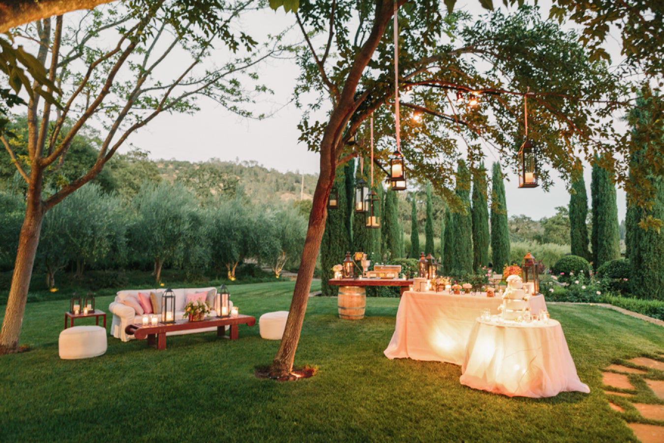 Chic ways to decorate a backyard wedding