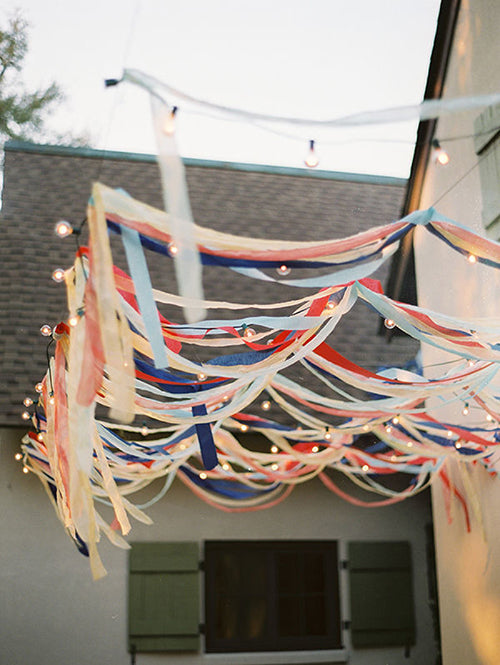 Party decoration: Accordion streamers!