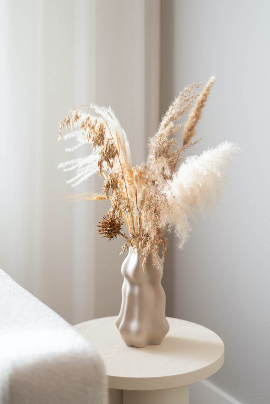 Decorating a space with pampas grass