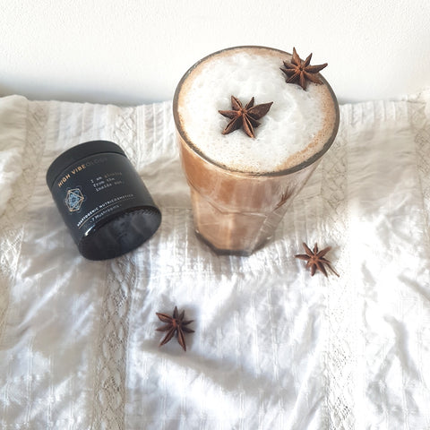 Warme adaptogene chocolademelk voor je huid