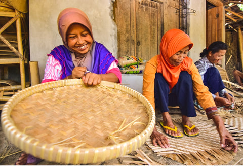 artisans ladies weaving sustainable wall baskets in indonesia 