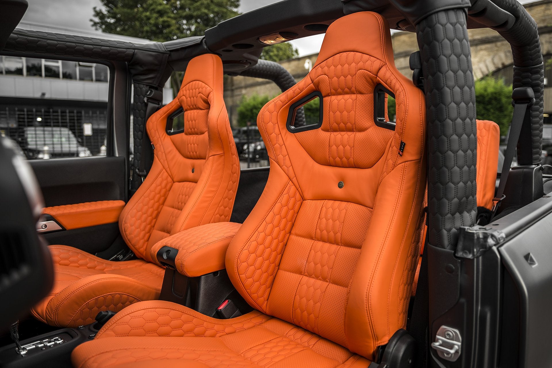 Arriba 70+ imagen jeep wrangler leather interior