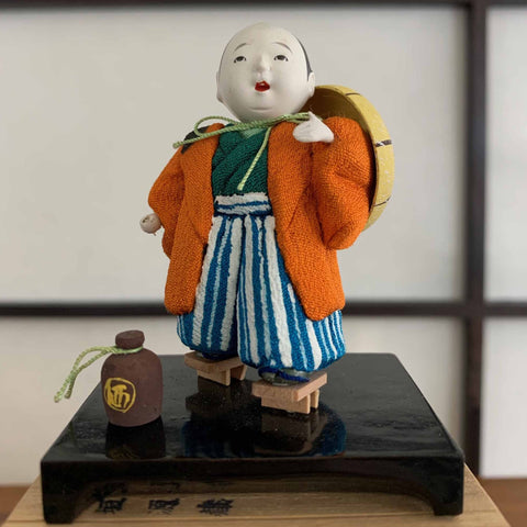 gosho-ningyo poupee kimekomi figurine miniature avec bouteille sake japanese doll