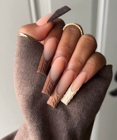 A close-up of nails adorned with cozy sweater-inspired patterns and warm autumn hues. Sweater Weather Chic nail art for a stylish and festive fall look. #FallNails #SweaterWeather #NailArt
