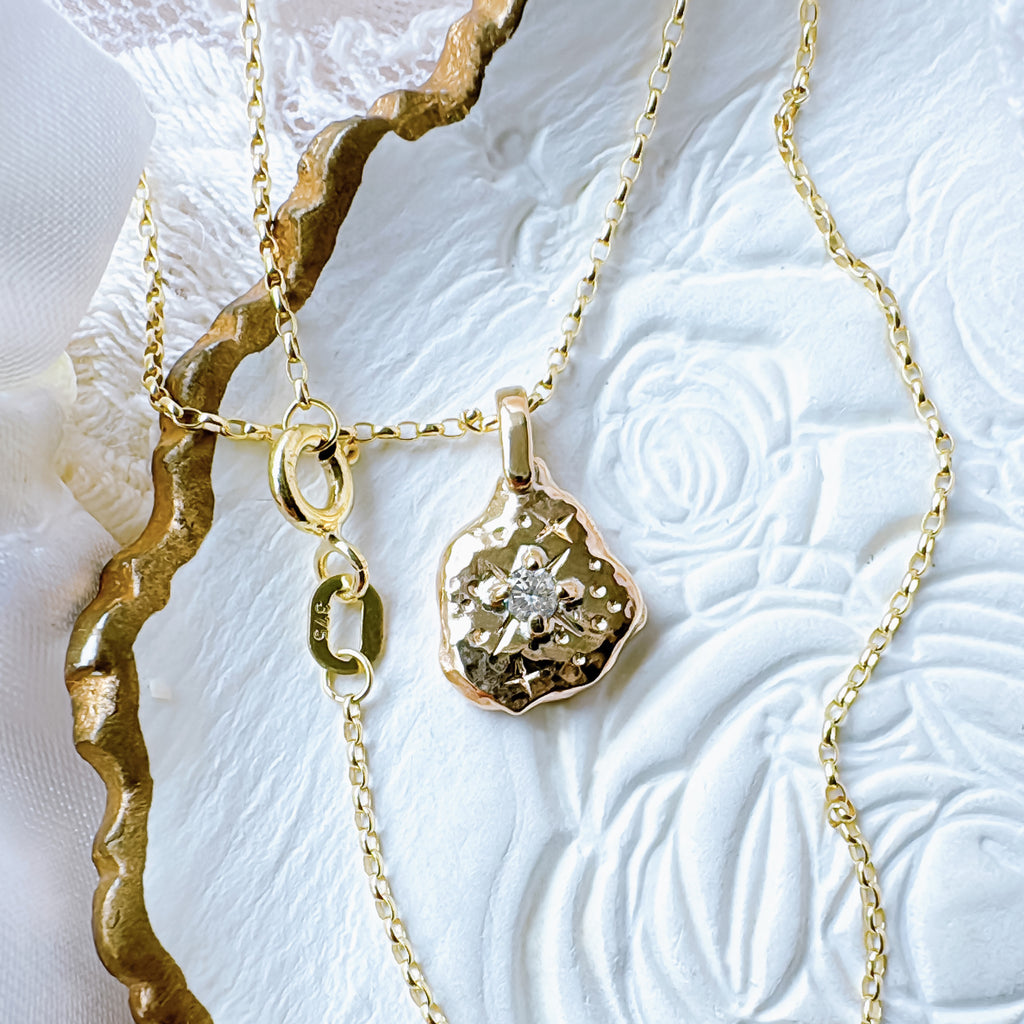 A Boucheron gold pendant necklace 