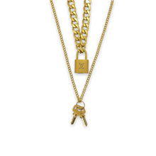 Charger l&#39;image dans la galerie, 🔒 Collier cadenas Louis Vuitton upcyclé - bronze chaîne figaro
