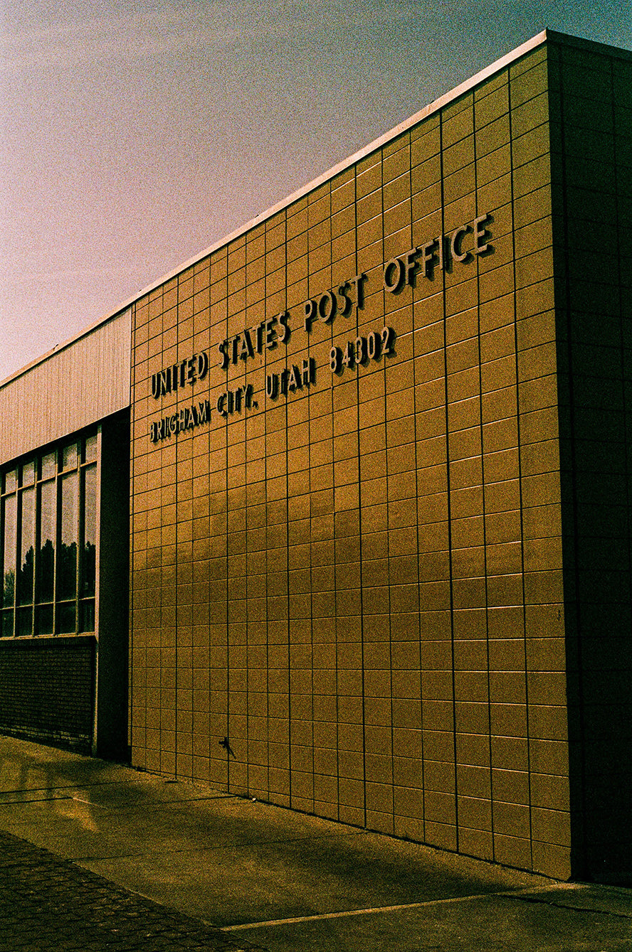Photo of a USPS building.