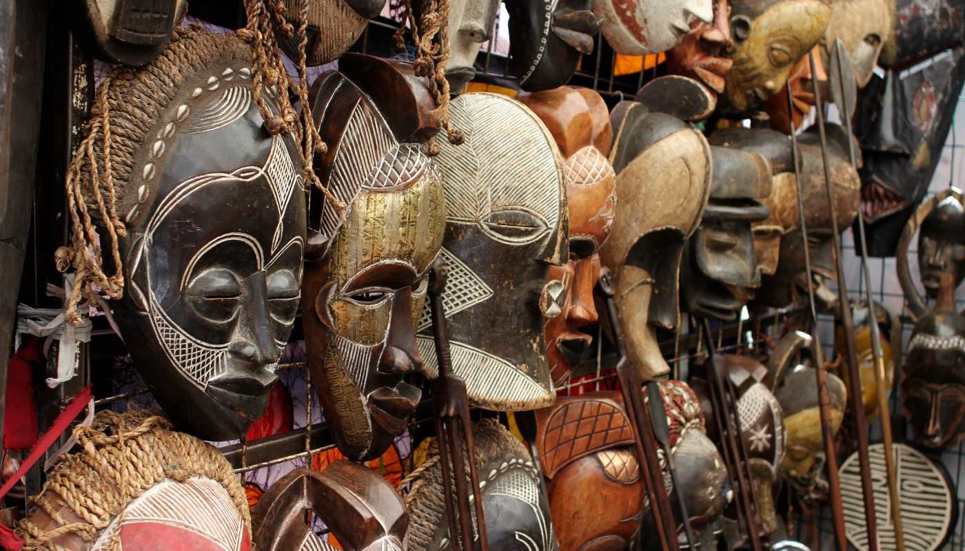 Symboles et significations des masques tribaux africains