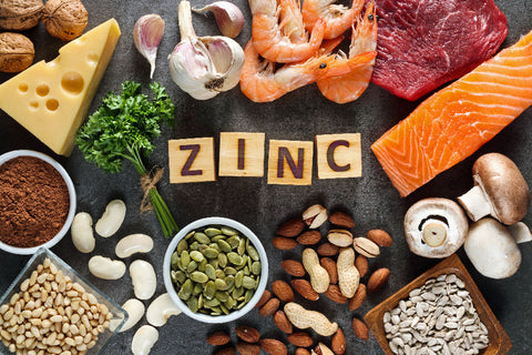 Foods High in Zinc as salmon, seafood-shrimps, beef, yellow cheese, parsley leaves, mushrooms, cocoa, pumpkin seeds, garlic, bean, almonds, pine nut. Top view