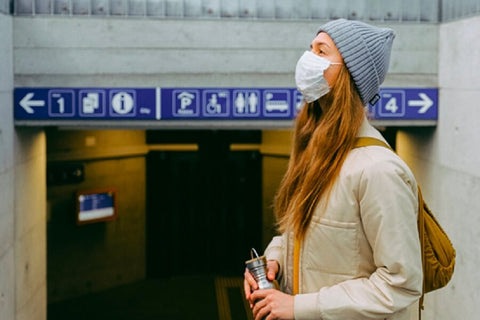 TRAVELLER WITH MASK