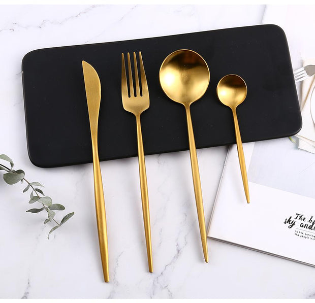 https://cdn.shopify.com/s/files/1/0275/7227/3287/products/Lia-Golden-Flatware-Set-flatware-Homeplistic-1606328216_620x.jpg?v=1606328221