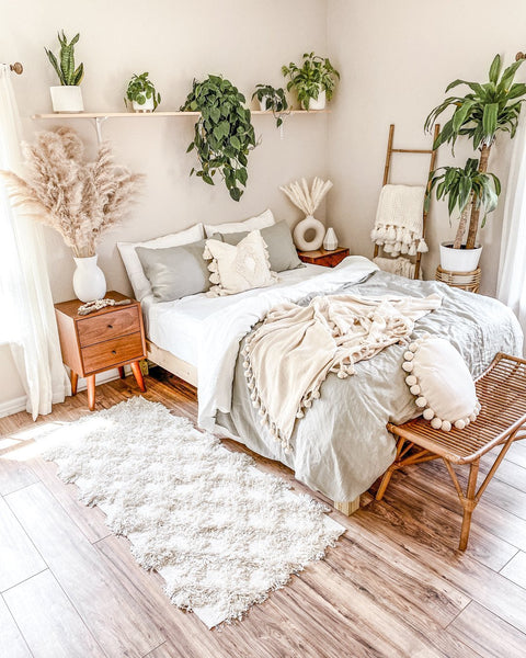 Claire Organic Cotton Pom Pom Bed Throw – YaYa & Co.