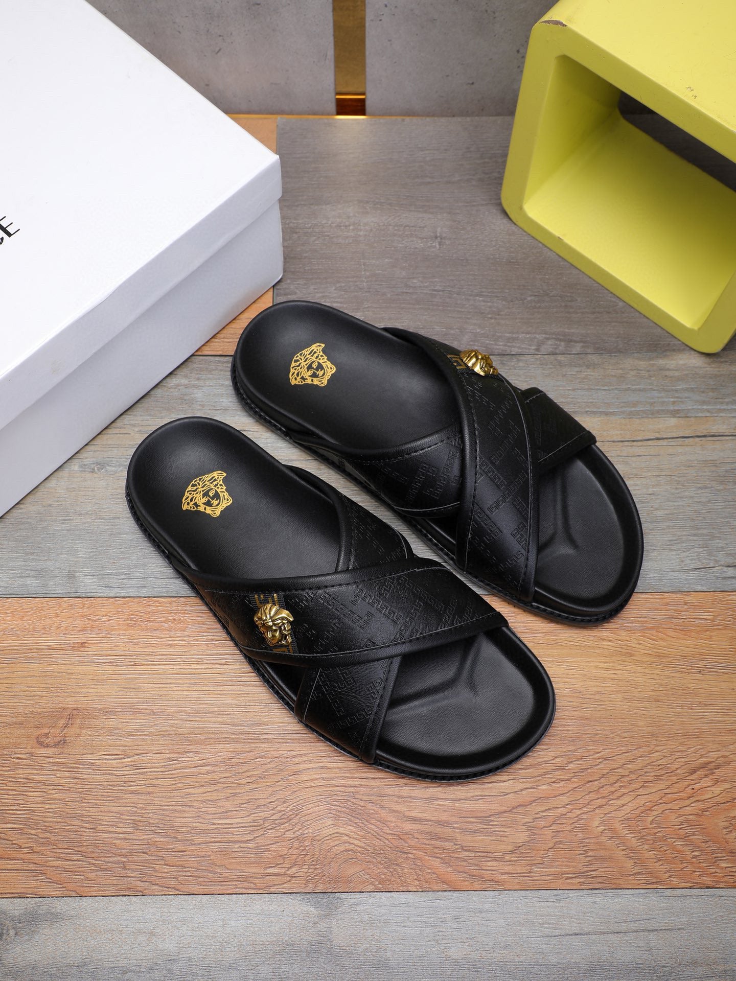 Versace 2022 Men Fashion Leather Casual Flat Sandal Slippers Shoes