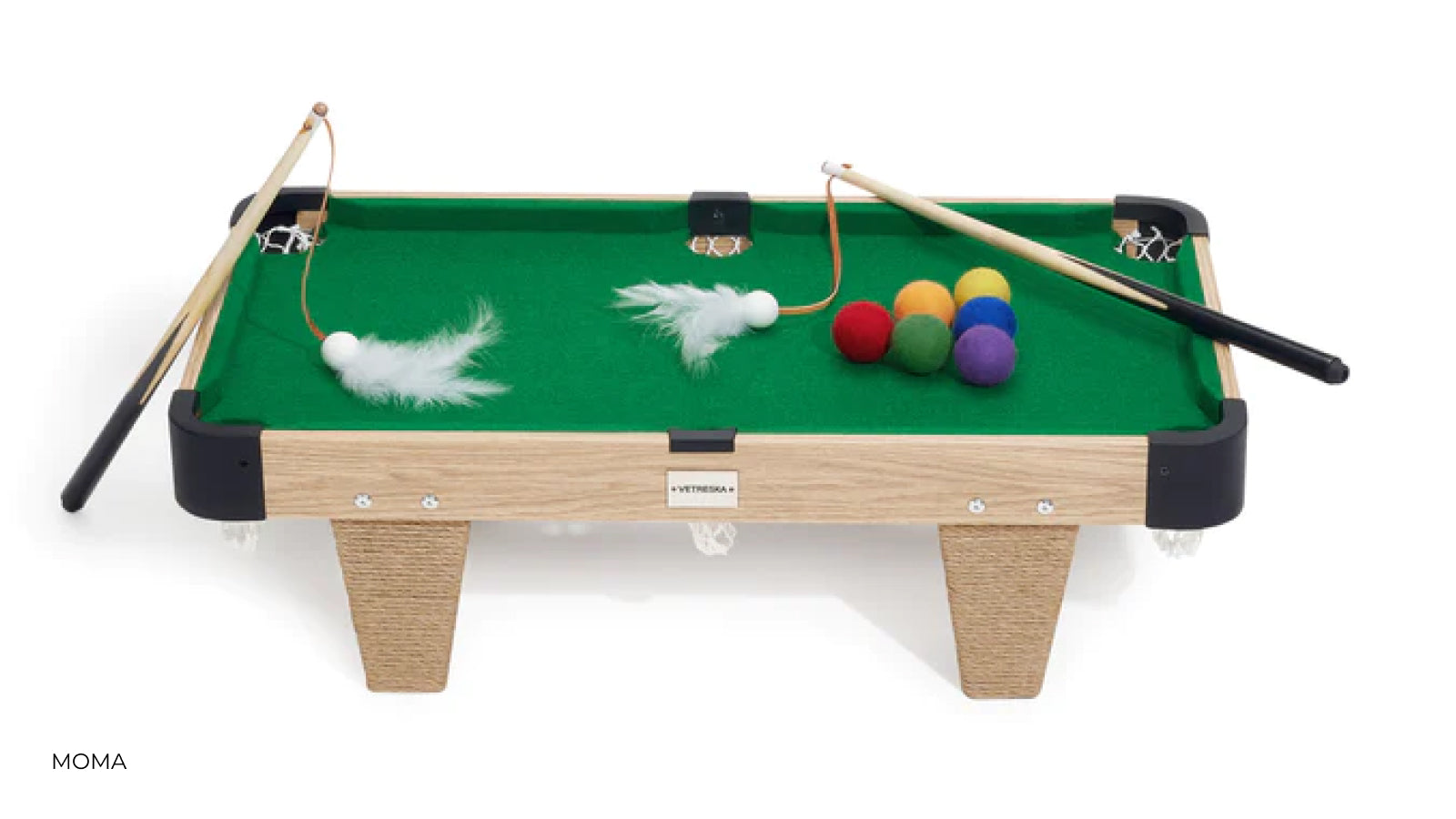 Cat pool table with multicolor balls