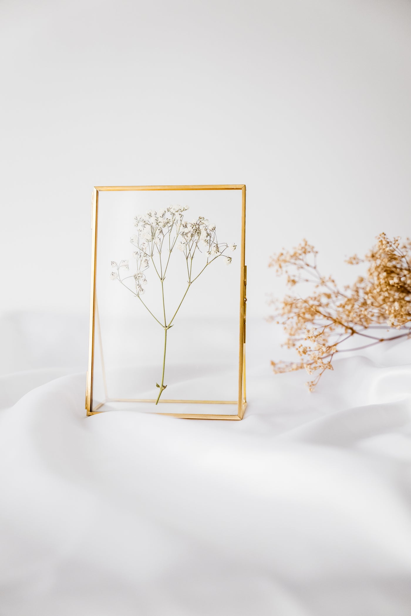 The Ultimate Bundle Set | Organised Style Living | Organised and Style your home with these beautiful gold glass decor pieces. It will compliment any space. Treat yourself today! Simple & minimal Gold Glass Photo Frame, perfect for enhancing your living space.