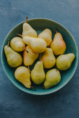 A bowl of pears for our Autumn pear and red bell pepper salsa with Oomph Three Star Blend