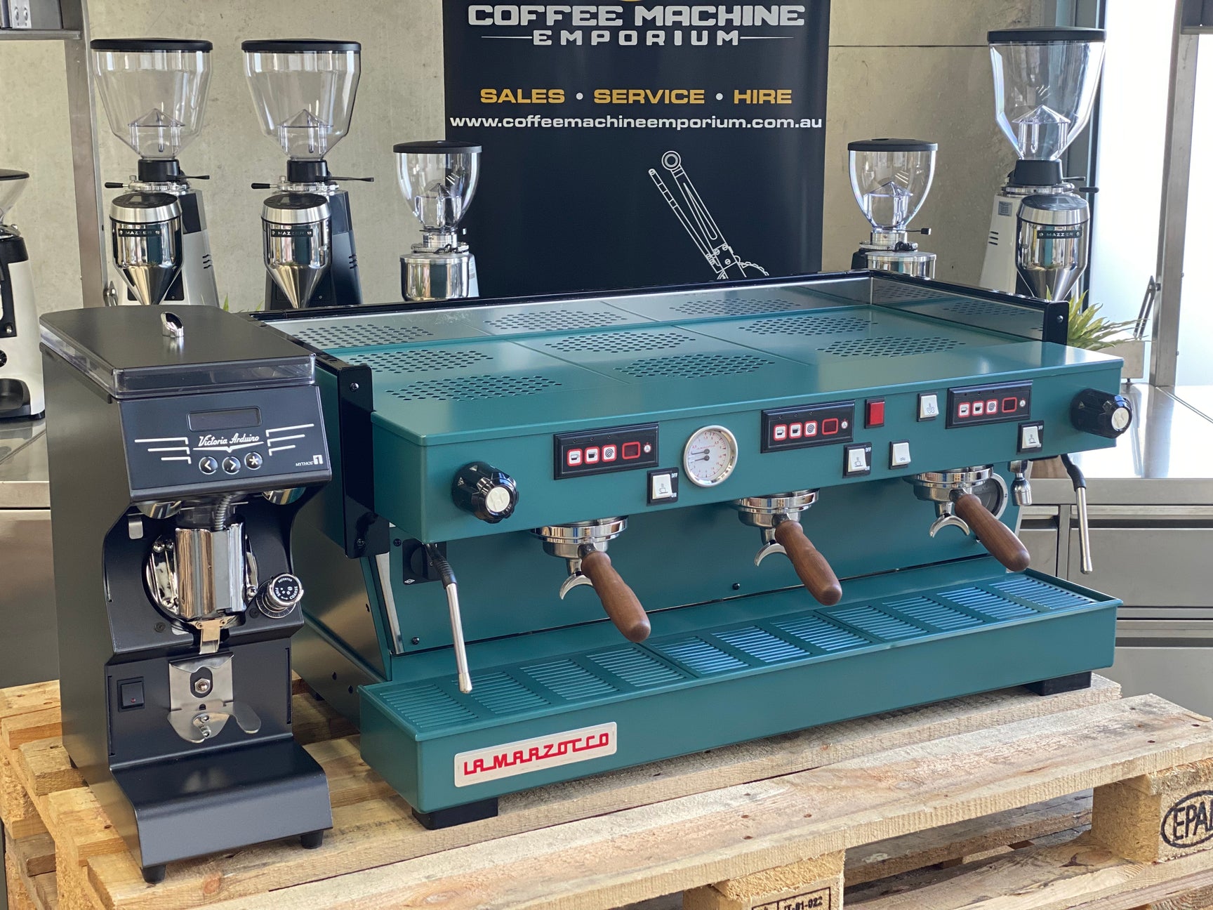 La Marzocco Linea Classic Av 3 Group & Victoria Arduino