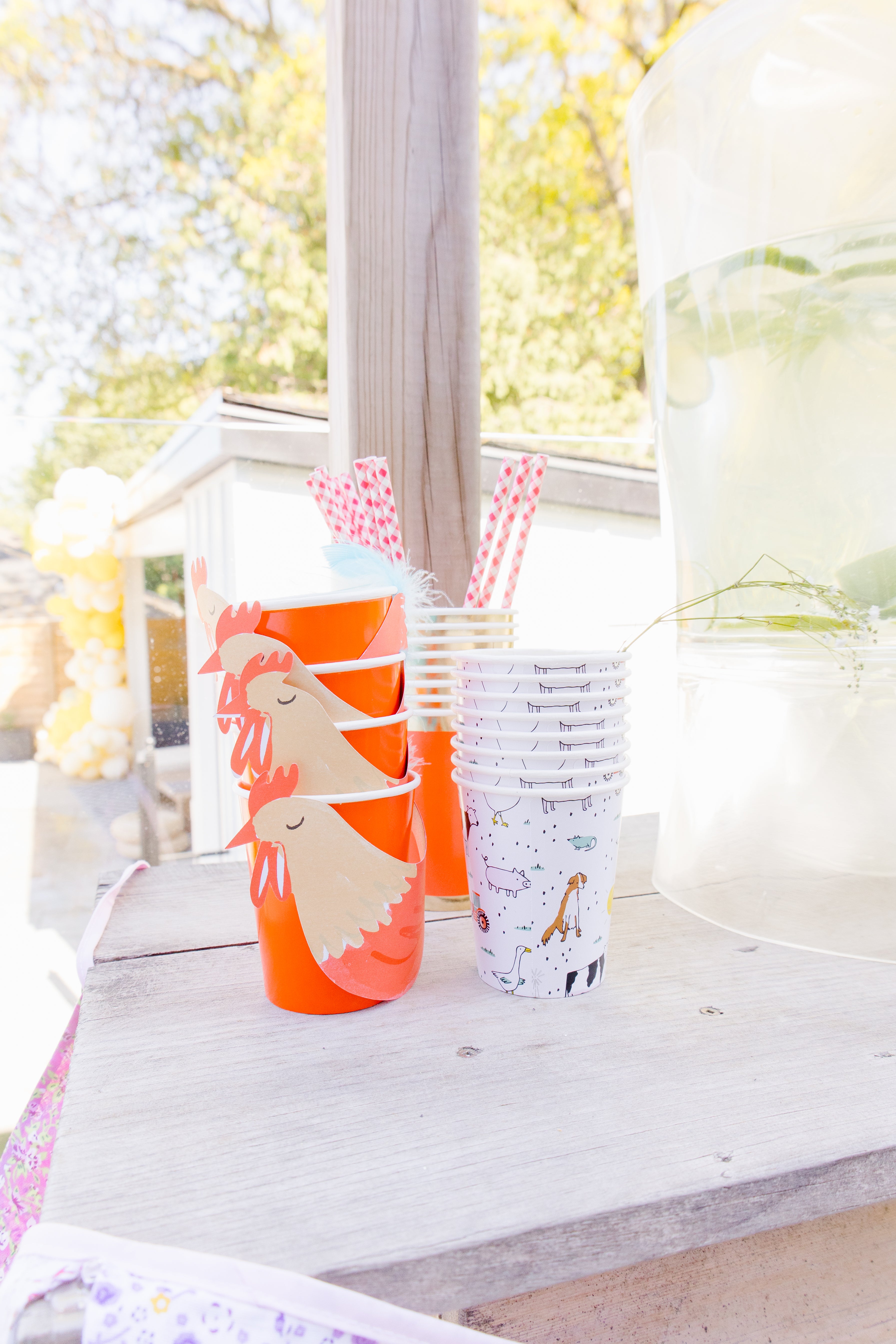 rooster and farm theme paper cups