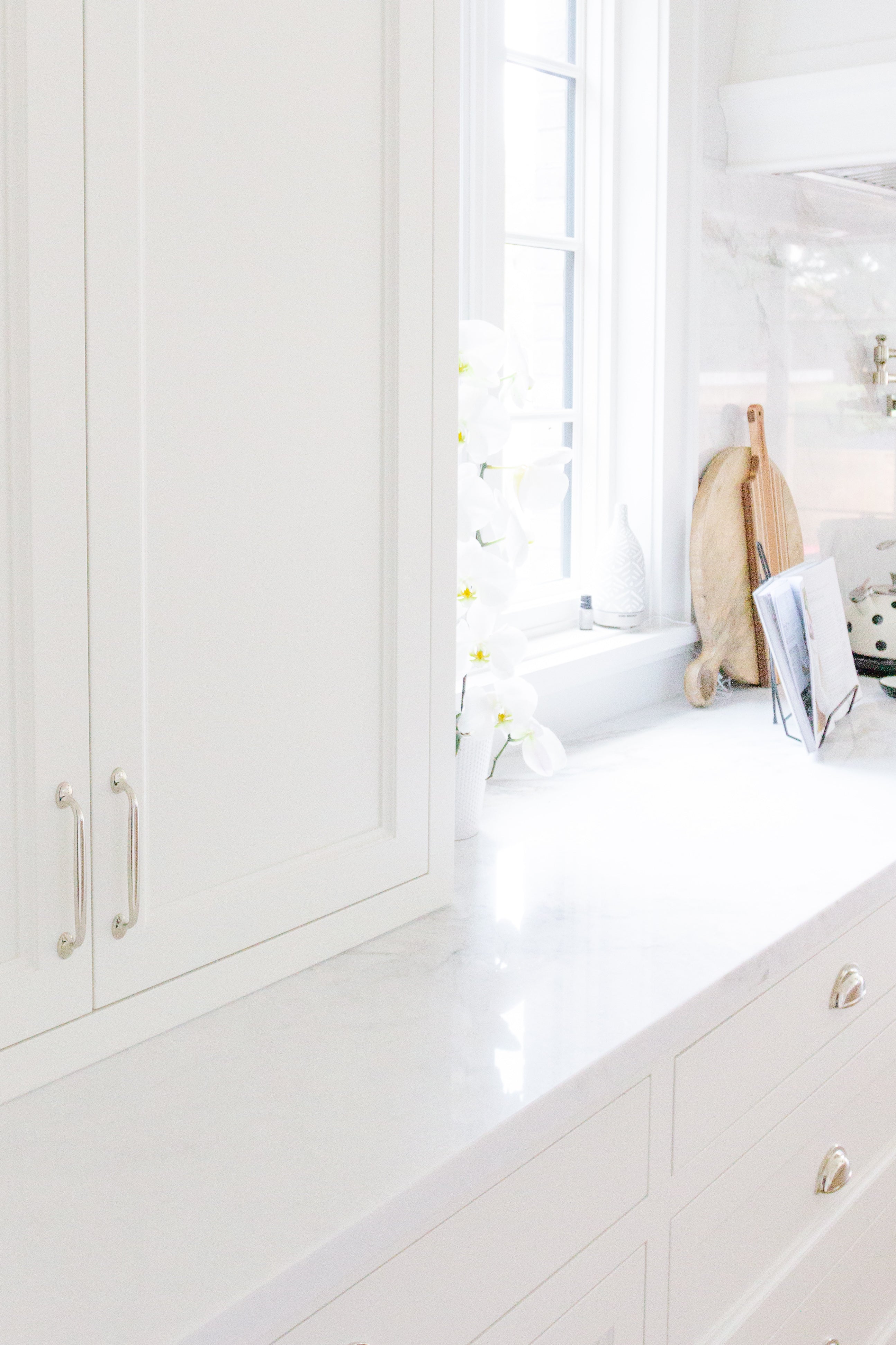 white oak kitchen cabinets with matte black hardware and farmhouse sink