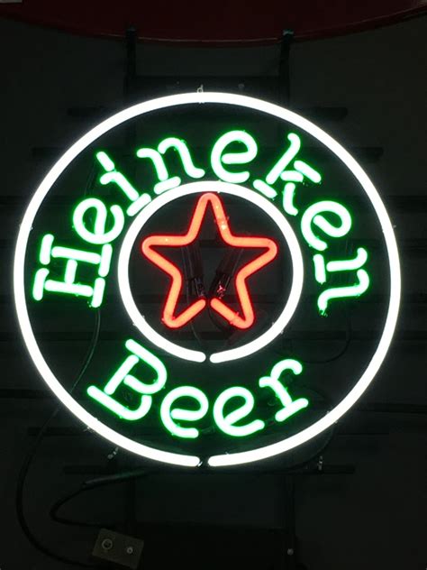 HEINEKEN LUMIÈRES SIGNER NEONS