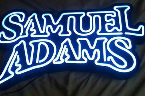 SIGNER DE BEAT NEON SAMUEL ADAMS CUSTAGE