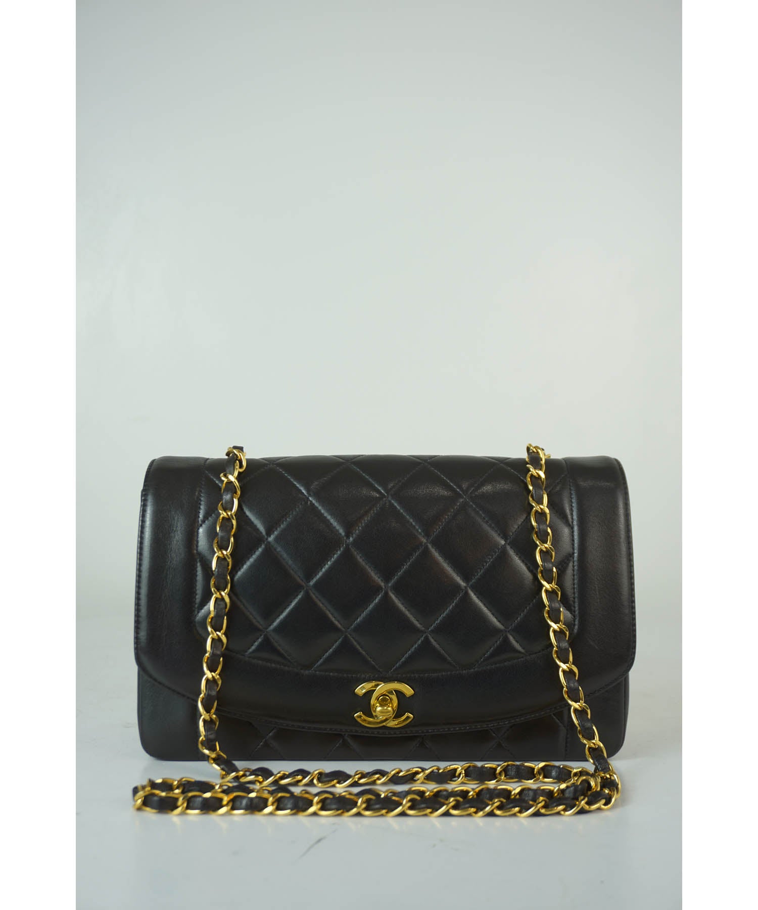 Chanel Vintage Tortoise Lucite Chain Strap & CC Charm Shoulder Bag 199 –  Foxy Couture Carmel