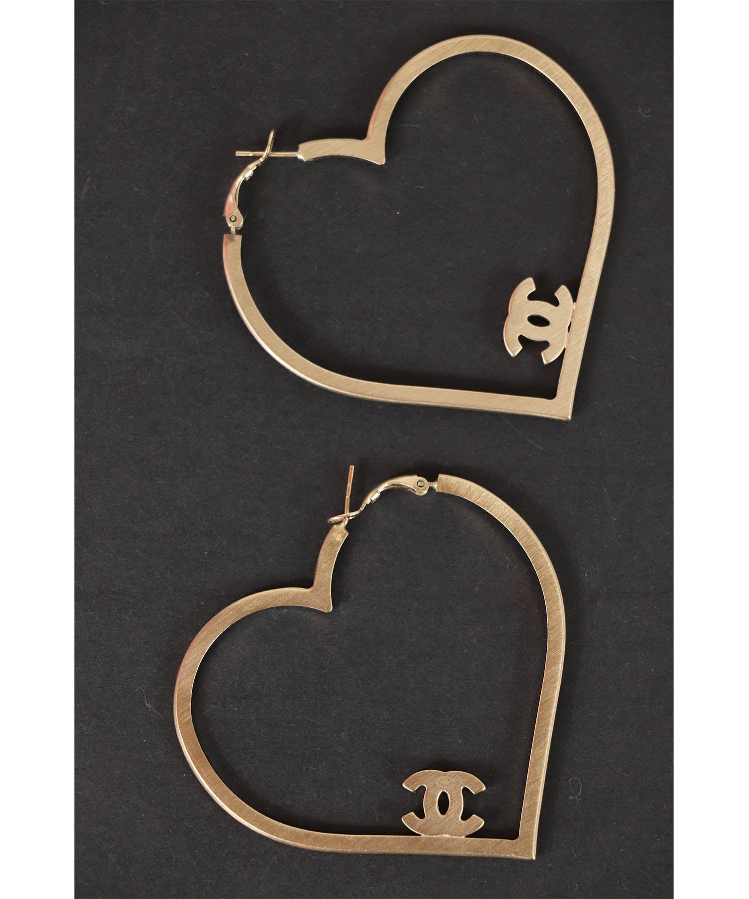 Chanel Diamante CC Logo Cuff Earrings – Votre Luxe