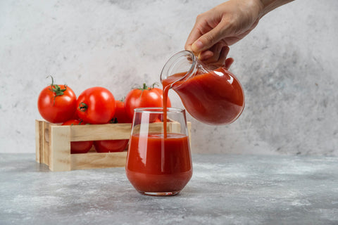 Tomato juice is one of the natural beauty drinks for glowing skin