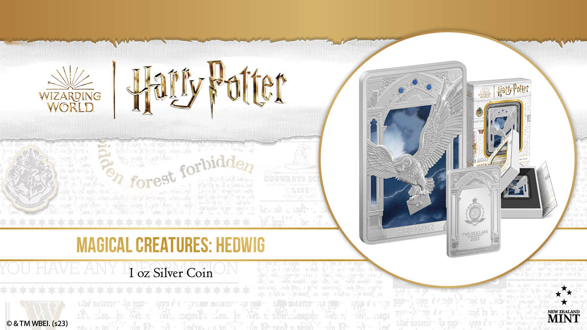 Have your HARRY POTTER™ collection soar to new heights with this stunning Magical Creatures coin! The design displays a highly detailed engraving of the majestic Hedwig™ carrying a letter. Behind is a stormy blue coloured background.