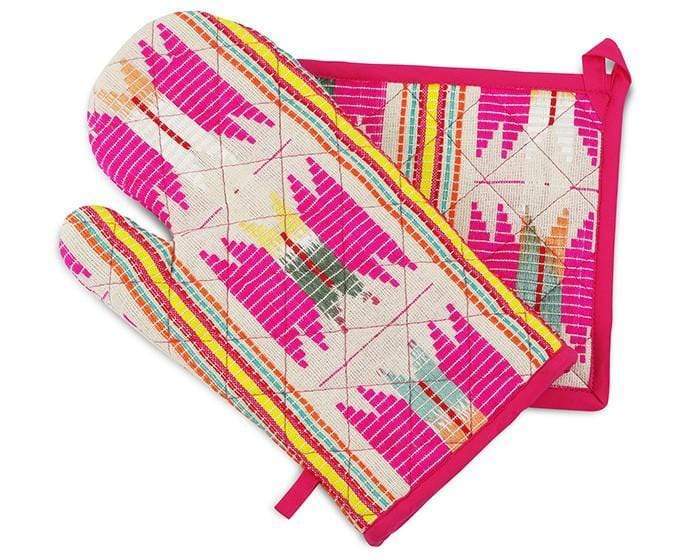 https://cdn.shopify.com/s/files/1/0276/3813/6967/products/casaamarosa-pot-holders-mitts-og-7x13-ph-8x8-cotton-acrylic-viscose-pink-pink-star-oven-mitts-pot-holder-set-of-2-pink-natural-og-ph-w-029-28742215172270_1024x1024.jpg?v=1637345122