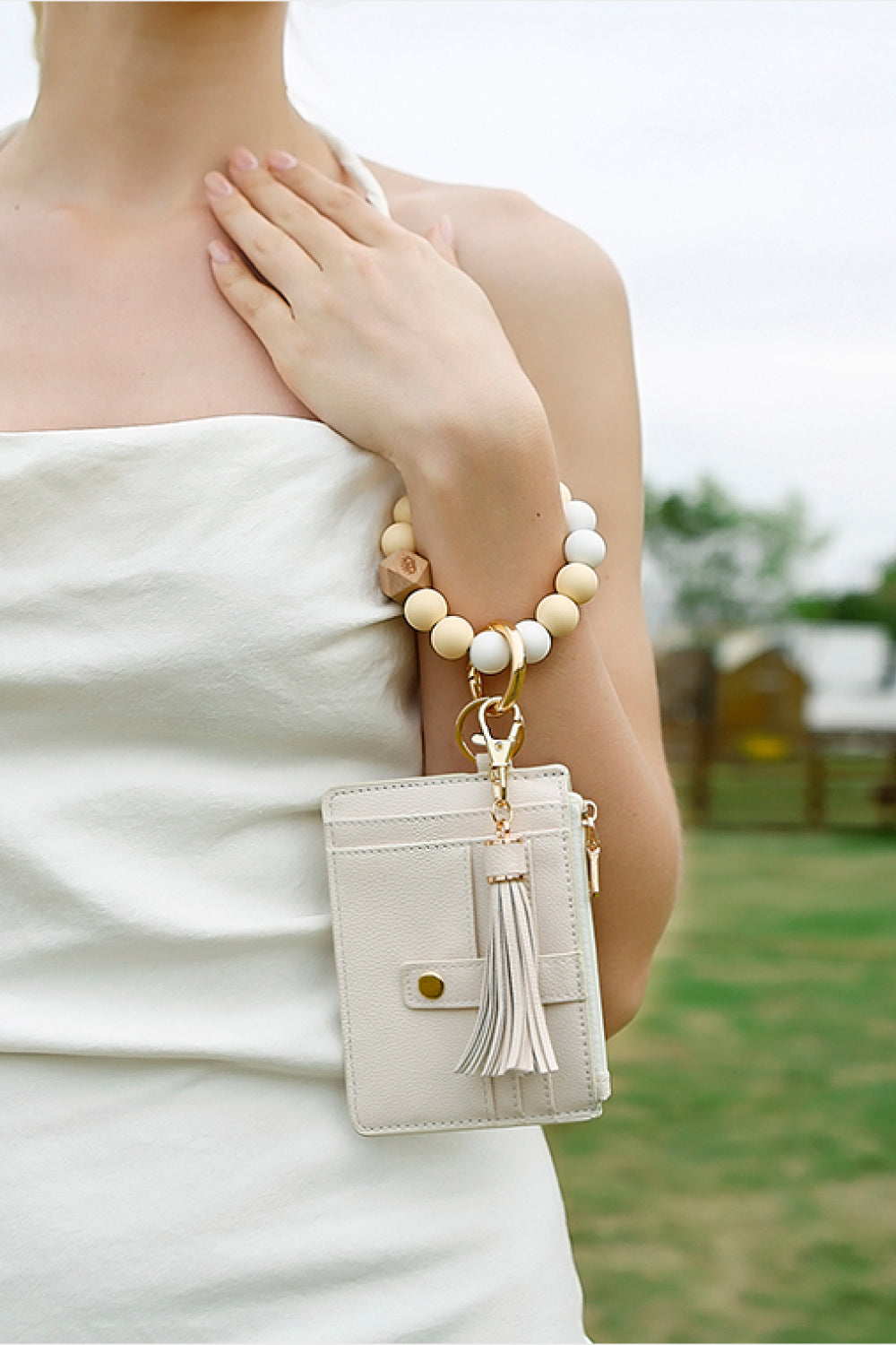 beaded-bracelet-keychain-with-wallet