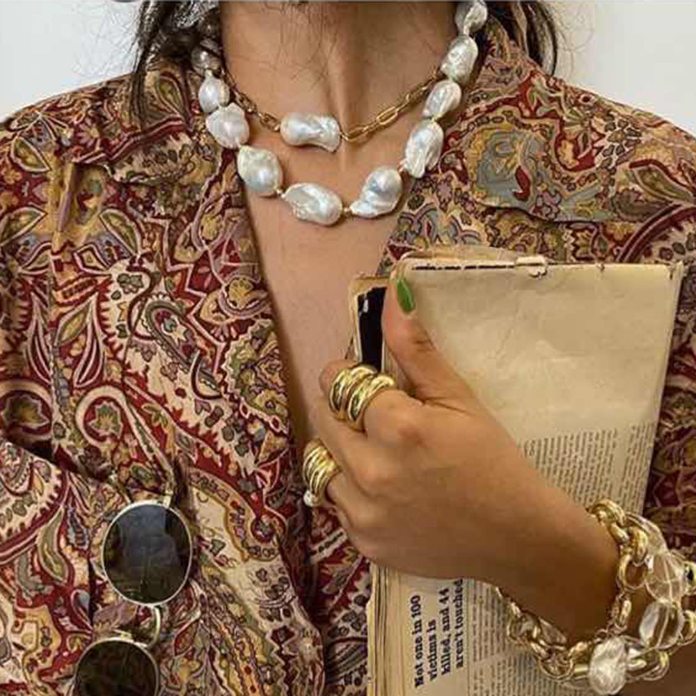 holiday-style-irregular-pearl-necklace