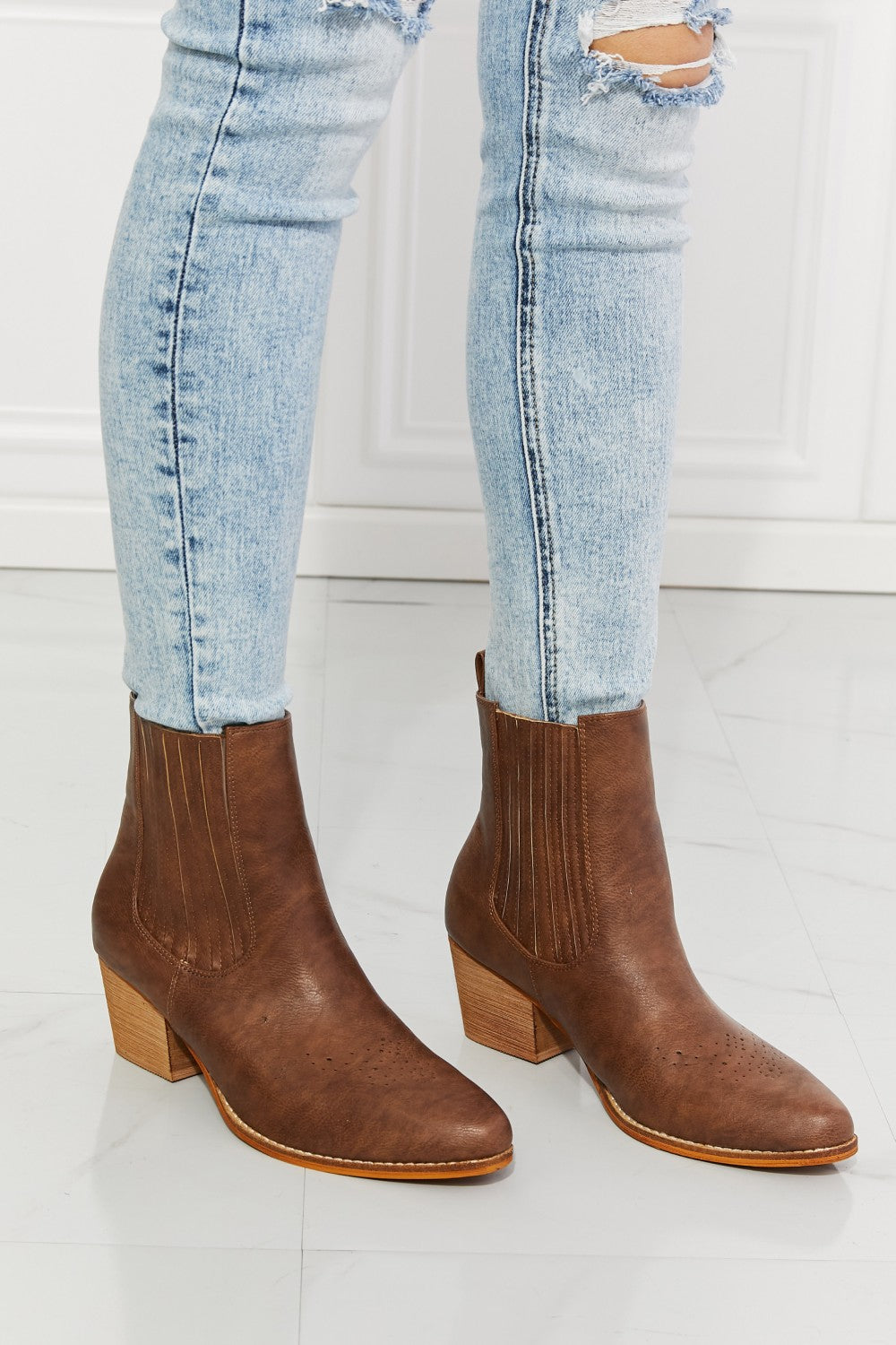 mmshoes-love-the-journey-stacked-heel-chelsea-boot-in-chestnut