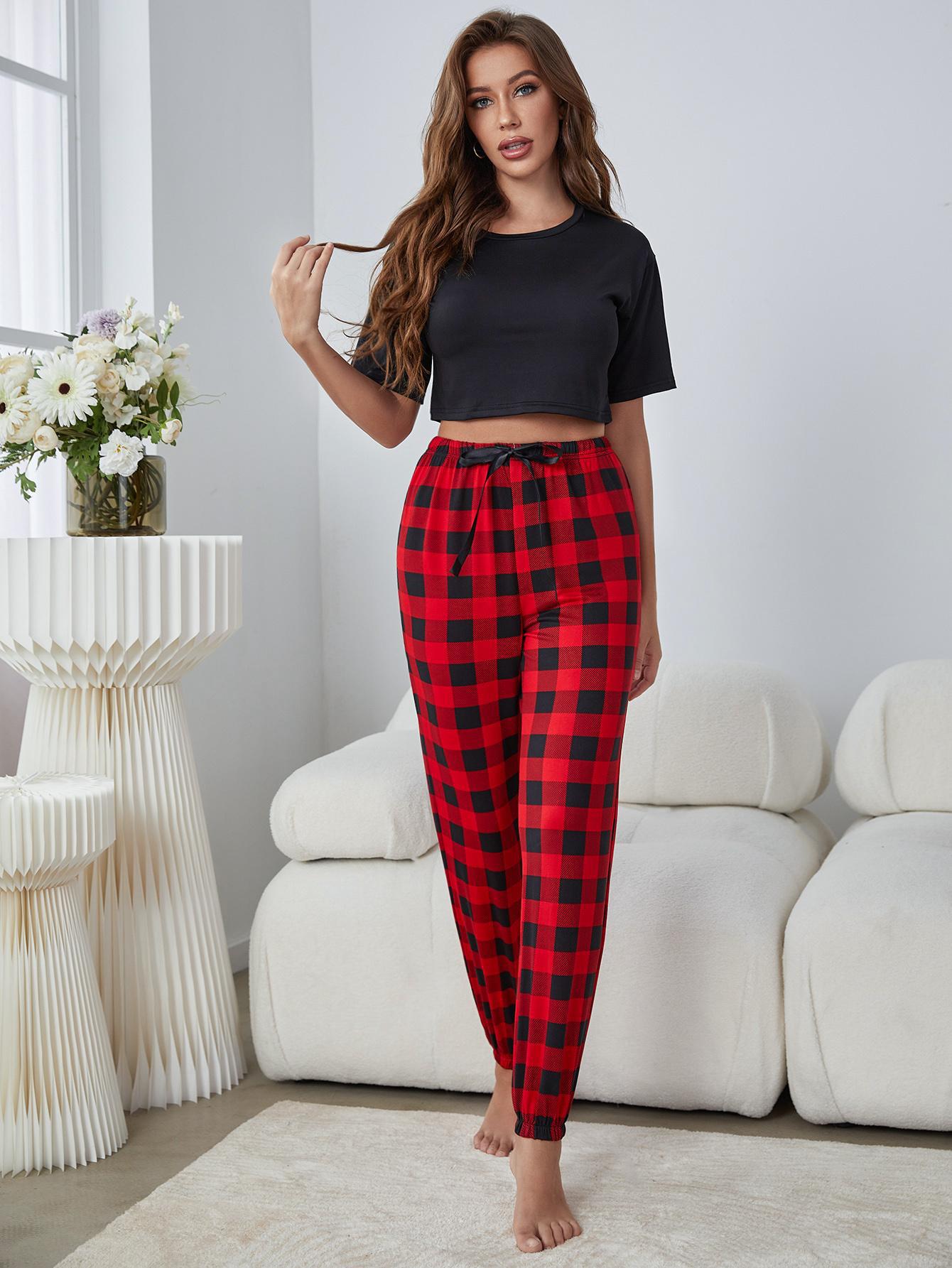 round-neck-cropped-tee-and-plaid-joggers-lounge-set