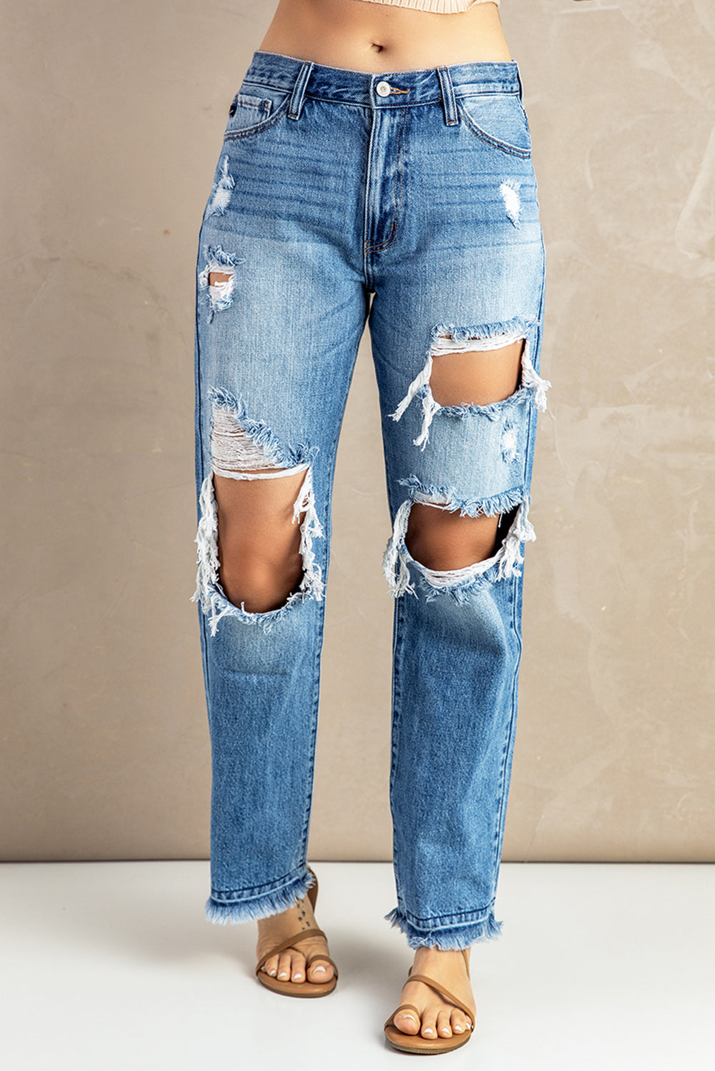 frayed-hem-distressed-jeans-with-pockets