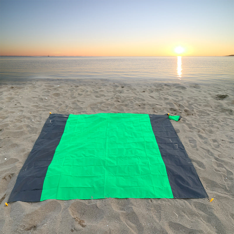 outdoor-camping-waterproof-and-convenient-foldable-two-color-picnic-mat